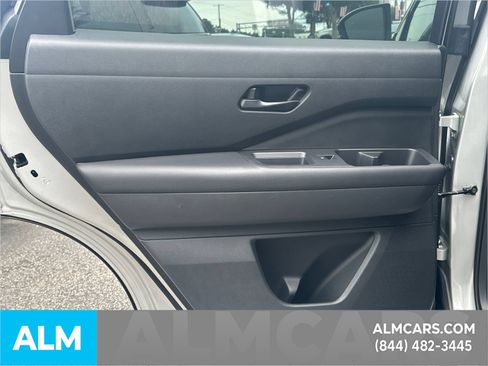 Used 2025 Nissan Pathfinder SV FWD image 26