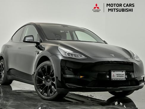 Used 2023 Tesla Model Y Long Range AWD/4WD image 1