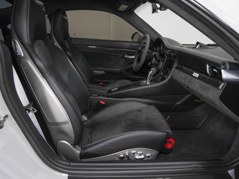 Used 2019 Porsche 911 GT3 RS image 26