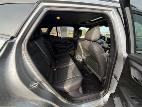 Used 2025 Chevrolet Trax RS w/ Sunroof Package image 27