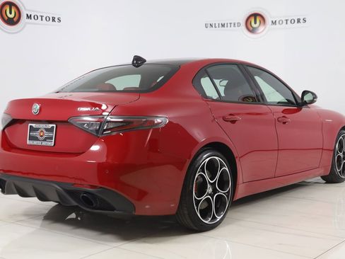 Used 2024 Alfa Romeo Giulia Veloce image 3