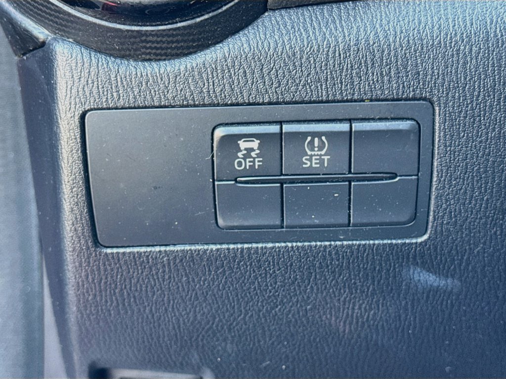 Used 2019 Toyota Yaris L FWD image 17