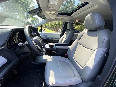 Certified 2026 Toyota Sienna XLE FWD image 11