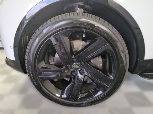 Used 2025 Land Rover Discovery Dynamic SE image 10