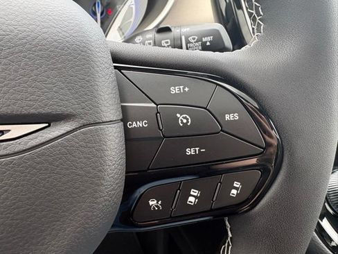 New 2027 Chrysler Pacifica Limited FWD image 28
