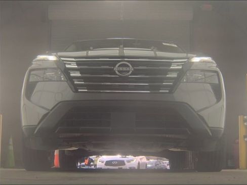 Certified 2024 Nissan Rogue SV image 11