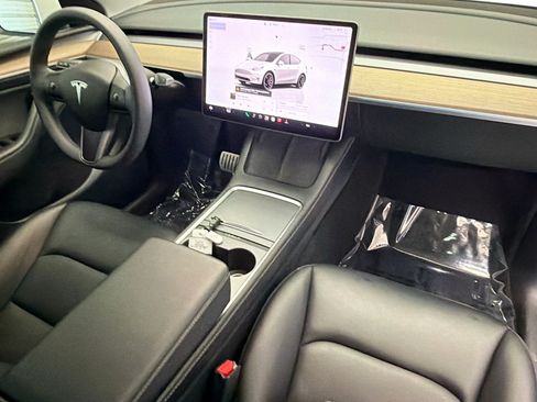 Used 2024 Tesla Model Y Performance AWD/4WD image 12