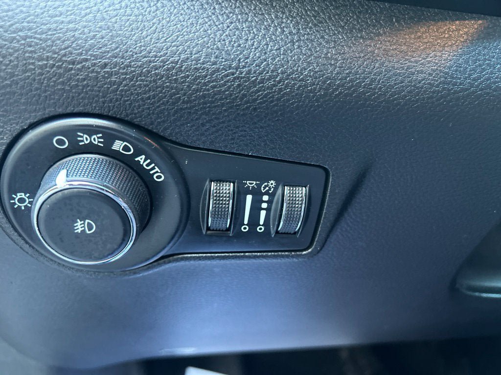 Used 2022 Jeep Compass Latitude AWD/4WD image 12