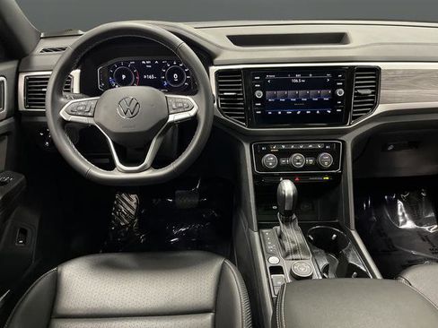 Used 2022 Volkswagen Atlas Cross Sport SE w/ Panoramic Sunroof Package image 5