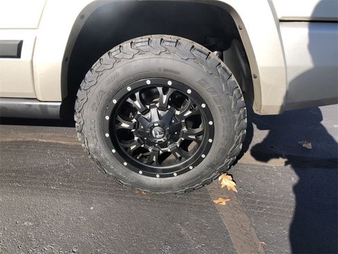 Used 2007 Jeep Commander Sport image 10