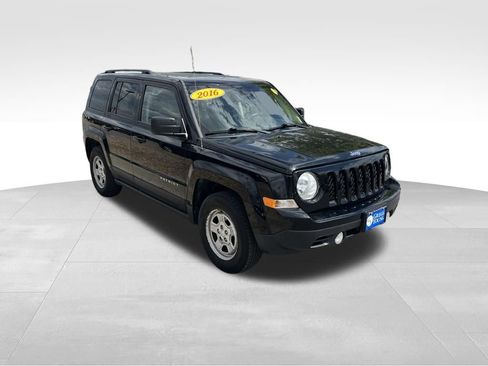 Used 2016 Jeep Patriot Sport w/ Power Value Group FWD image 8
