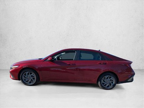 Used 2024 Hyundai Elantra SEL image 9