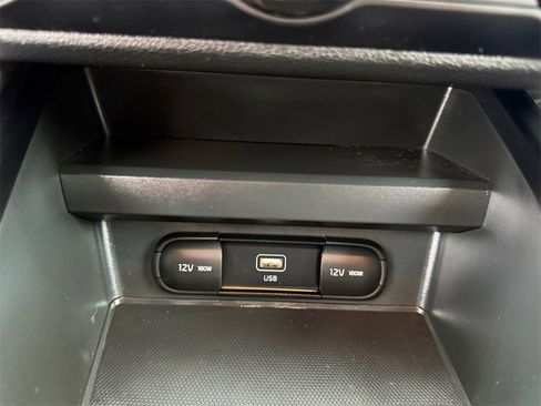 Certified 2023 Kia Soul LX image 31