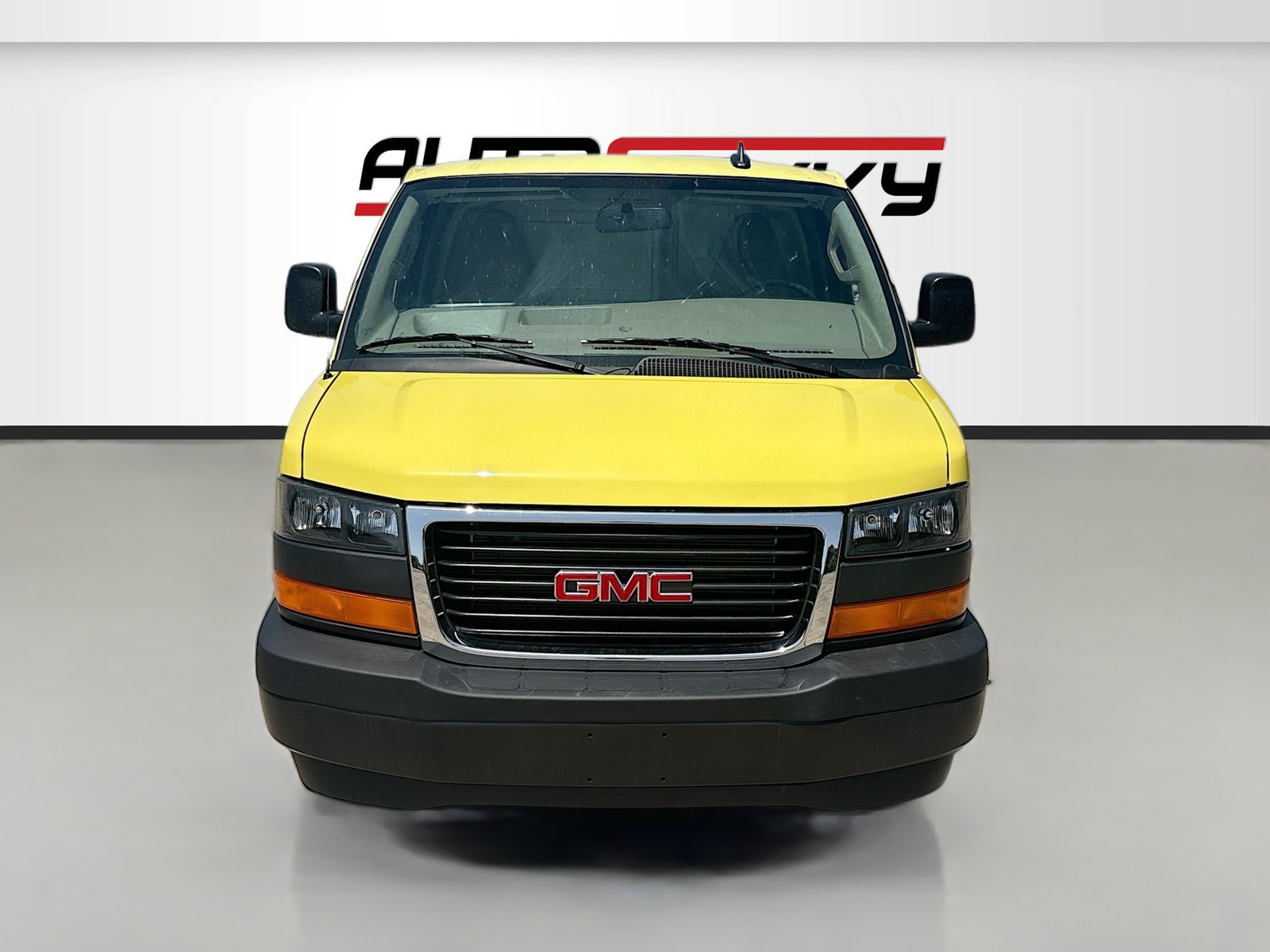 Used 2025 GMC Savana 2500 w/ Enhanced Convenience Package RWD image 2