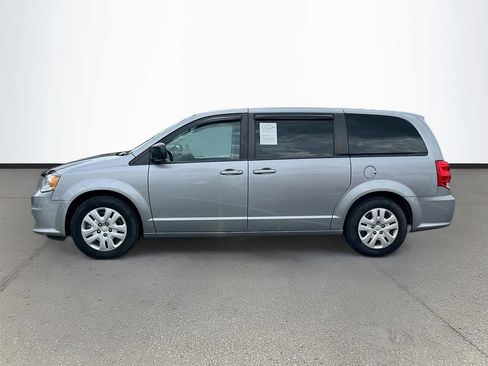 Used 2018 Dodge Grand Caravan SE w/ UConnect Hands-Free Group FWD image 4