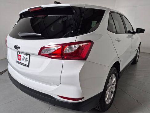 Used 2020 Chevrolet Equinox LS w/ LS Convenience Package FWD image 4