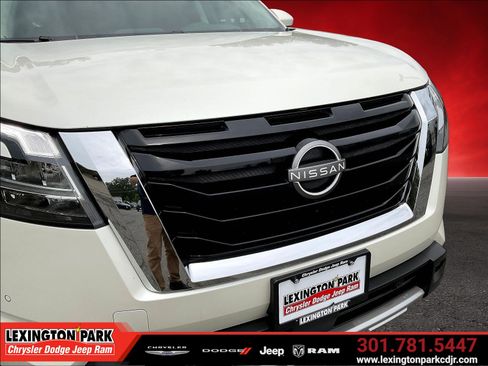 Used 2024 Nissan Pathfinder Platinum AWD/4WD image 33