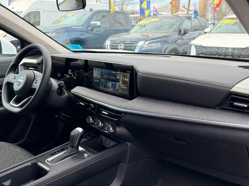 Used 2025 Nissan Kicks SV image 16