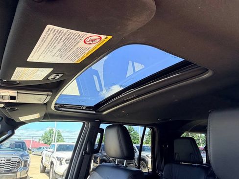 Used 2016 Lincoln Navigator Select AWD/4WD image 18
