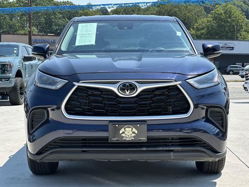 Used 2021 Toyota Highlander L AWD/4WD image 2