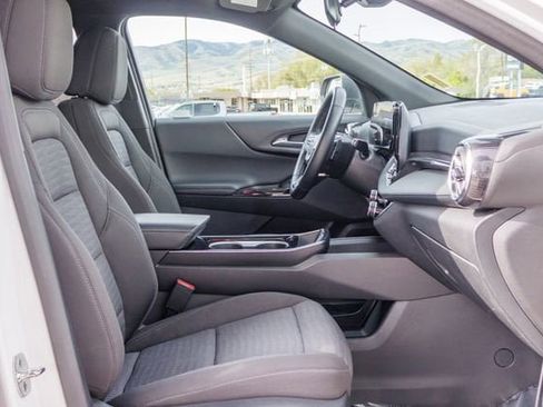 Used 2025 Chevrolet Equinox LT AWD/4WD image 7