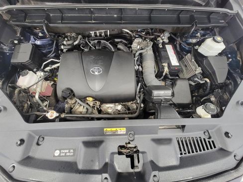 Used 2021 Toyota Highlander XLE image 8