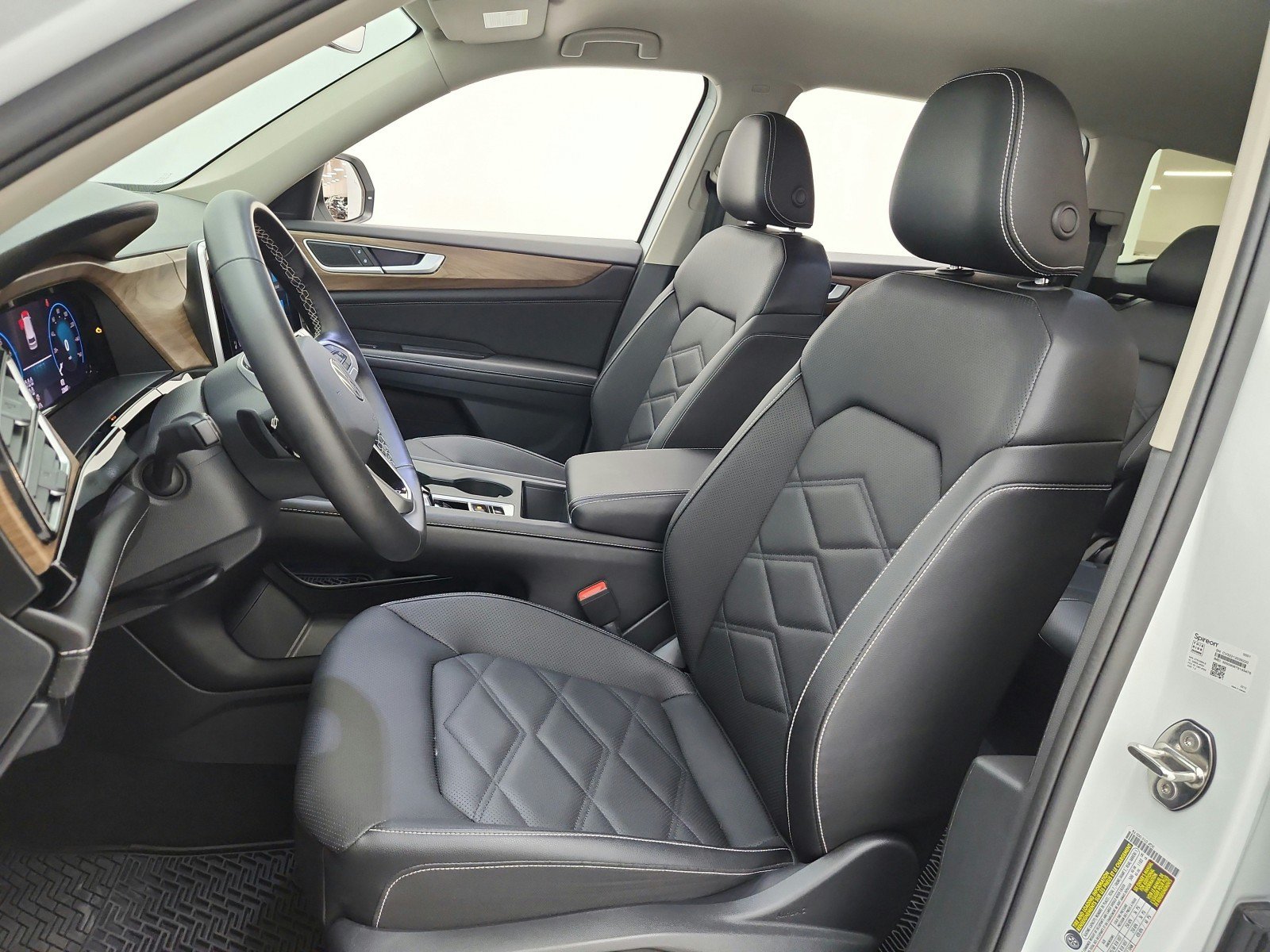 Used 2025 Volkswagen Atlas SE FWD image 15