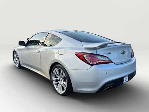 Used 2014 Hyundai Genesis 3.8 RWD image 4