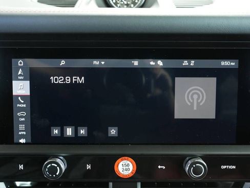 Certified 2025 Porsche Macan image 18