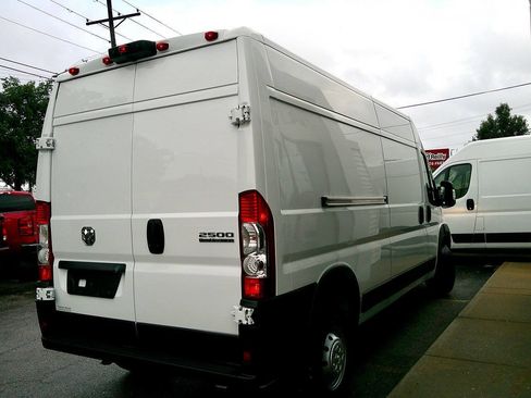 Used 2023 RAM ProMaster 2500 FWD image 5