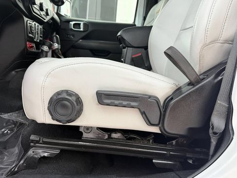 Used 2021 Jeep Gladiator Mojave AWD/4WD image 21