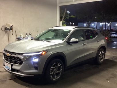 Used 2025 Chevrolet Trax LT w/ LT Convenience Package