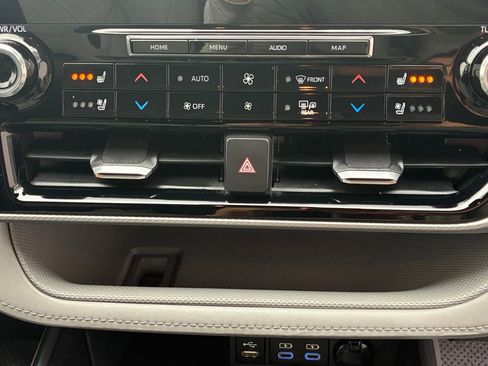 Used 2022 Toyota Highlander Platinum image 4