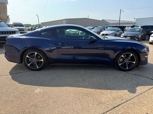 Used 2018 Ford Mustang Coupe RWD image 6