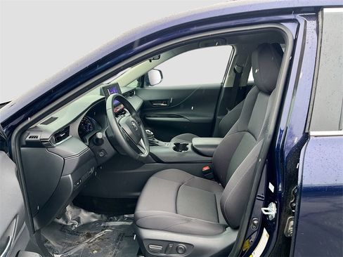 Used 2024 Toyota Venza LE image 20