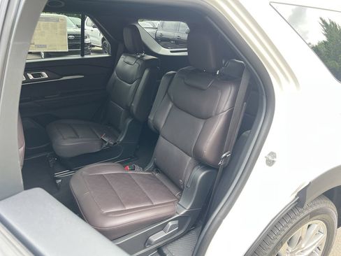 New 2026 Ford Explorer Platinum RWD image 18