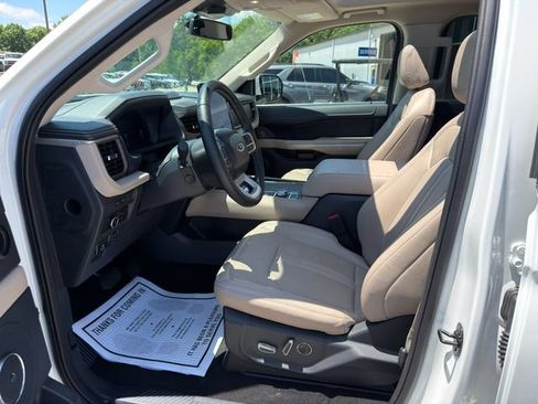 Used 2024 Ford Expedition Limited AWD/4WD image 13