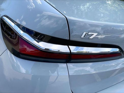 Used 2023 BMW i7 xDrive60 w/ Executive Package 2 AWD/4WD image 27