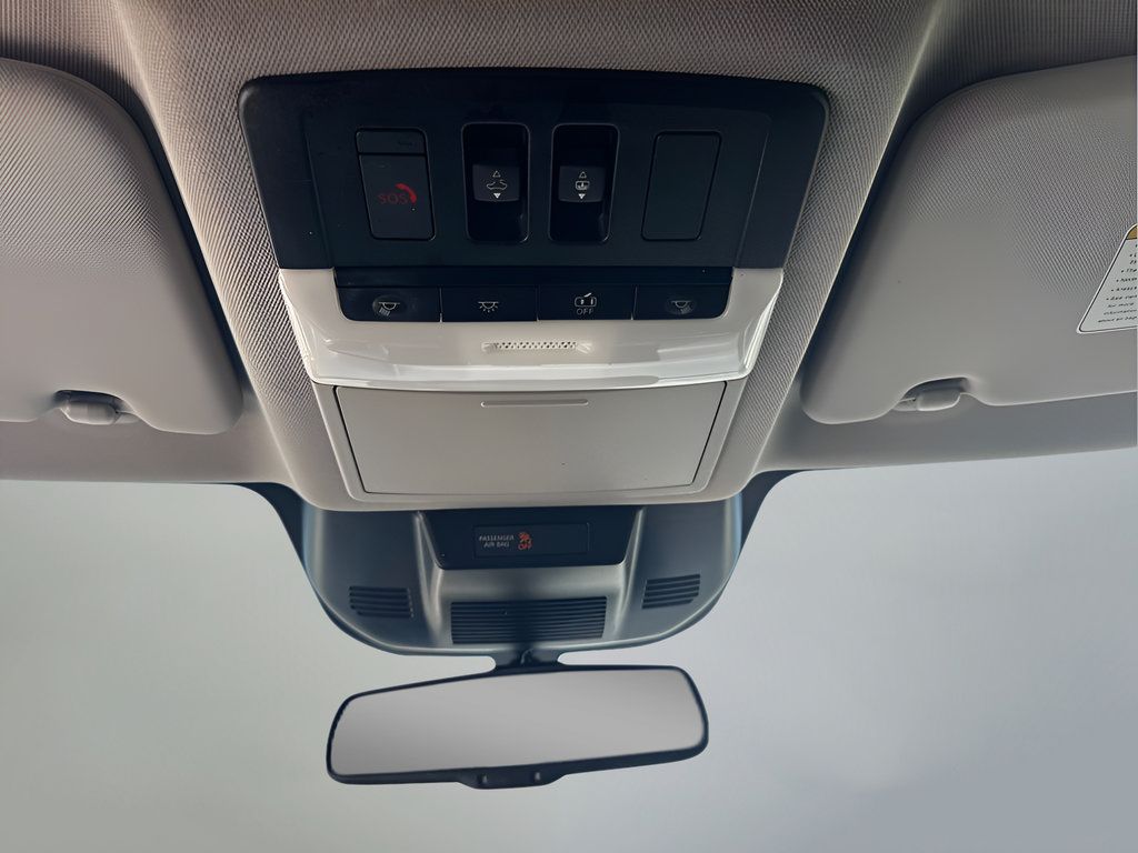 Used 2024 Nissan Rogue Platinum FWD image 29