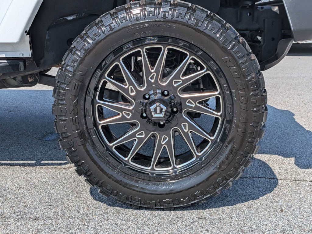 Used 2018 Jeep Wrangler Unlimited Sahara w/ Connectivity Group AWD/4WD image 10