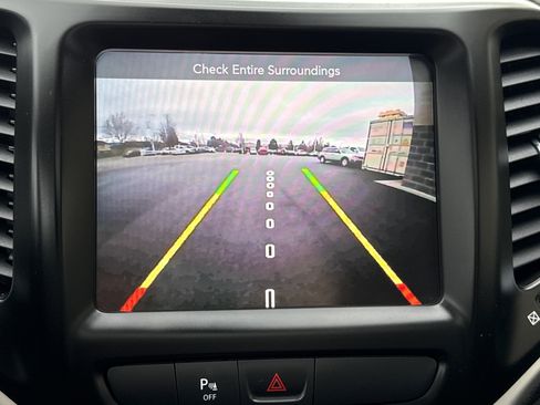 Used 2017 Jeep Cherokee Trailhawk w/ Comfort/Convenience Group image 31