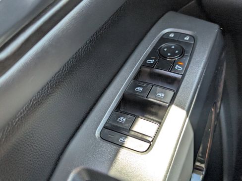 Certified 2023 Nissan Pathfinder SV image 36