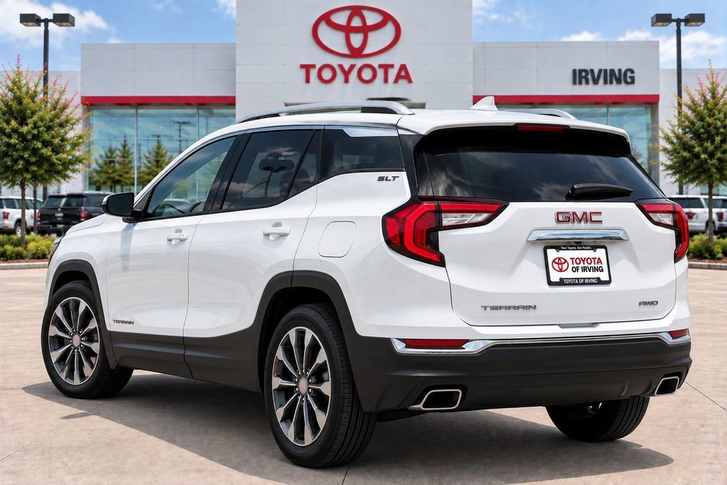 Used 2024 GMC Terrain SLT AWD/4WD image 2