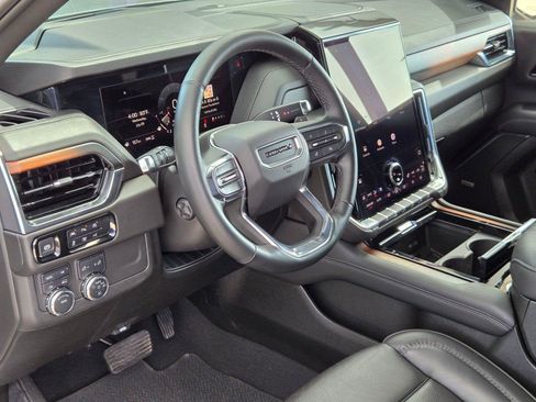 Used 2025 GMC Yukon Denali AWD/4WD image 9