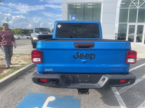 Used 2025 Jeep Gladiator Sport AWD/4WD image 5
