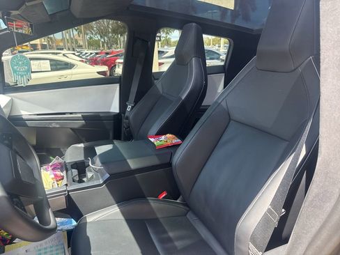 Used 2024 Tesla Cybertruck AWD Crew Cab image 10