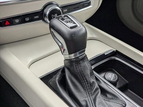 Used 2020 Volvo S60 T5 Momentum image 12