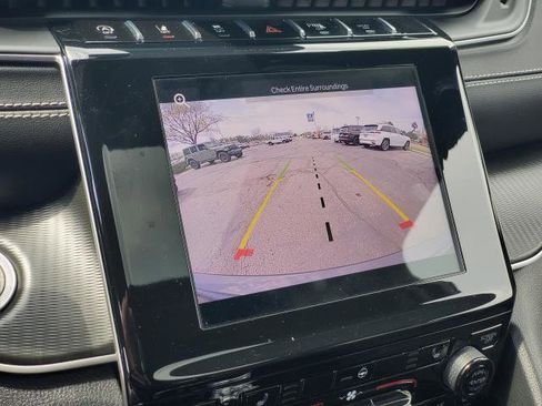 Used 2023 Jeep Grand Cherokee Altitude AWD/4WD image 16