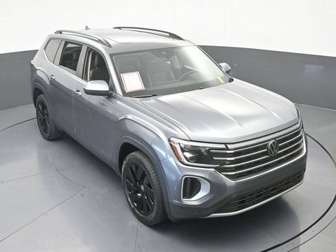 Used 2024 Volkswagen Atlas SE w/ Panoramic Sunroof Package FWD image 55