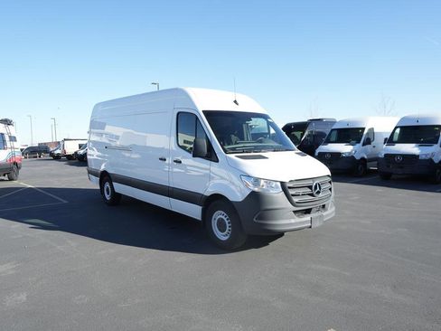 Used 2023 Mercedes-Benz Sprinter 2500 image 3